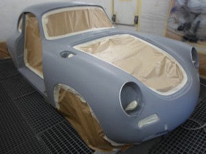 Porsche 356C prête pour la mise en peinture de la carrosserie